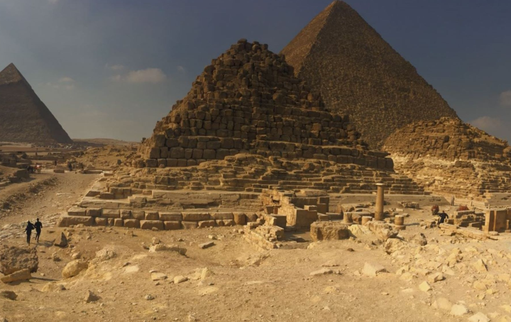 Wer erbaute die Pyramiden? Lebhafte Phantasien im Wettstreit mit langweiligen Tatsachen